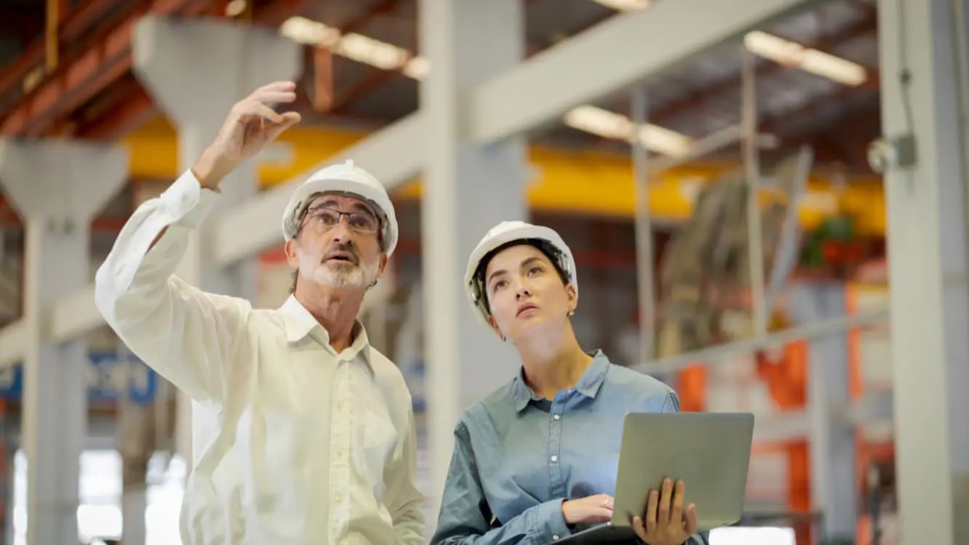 Jac Service consultant with customer