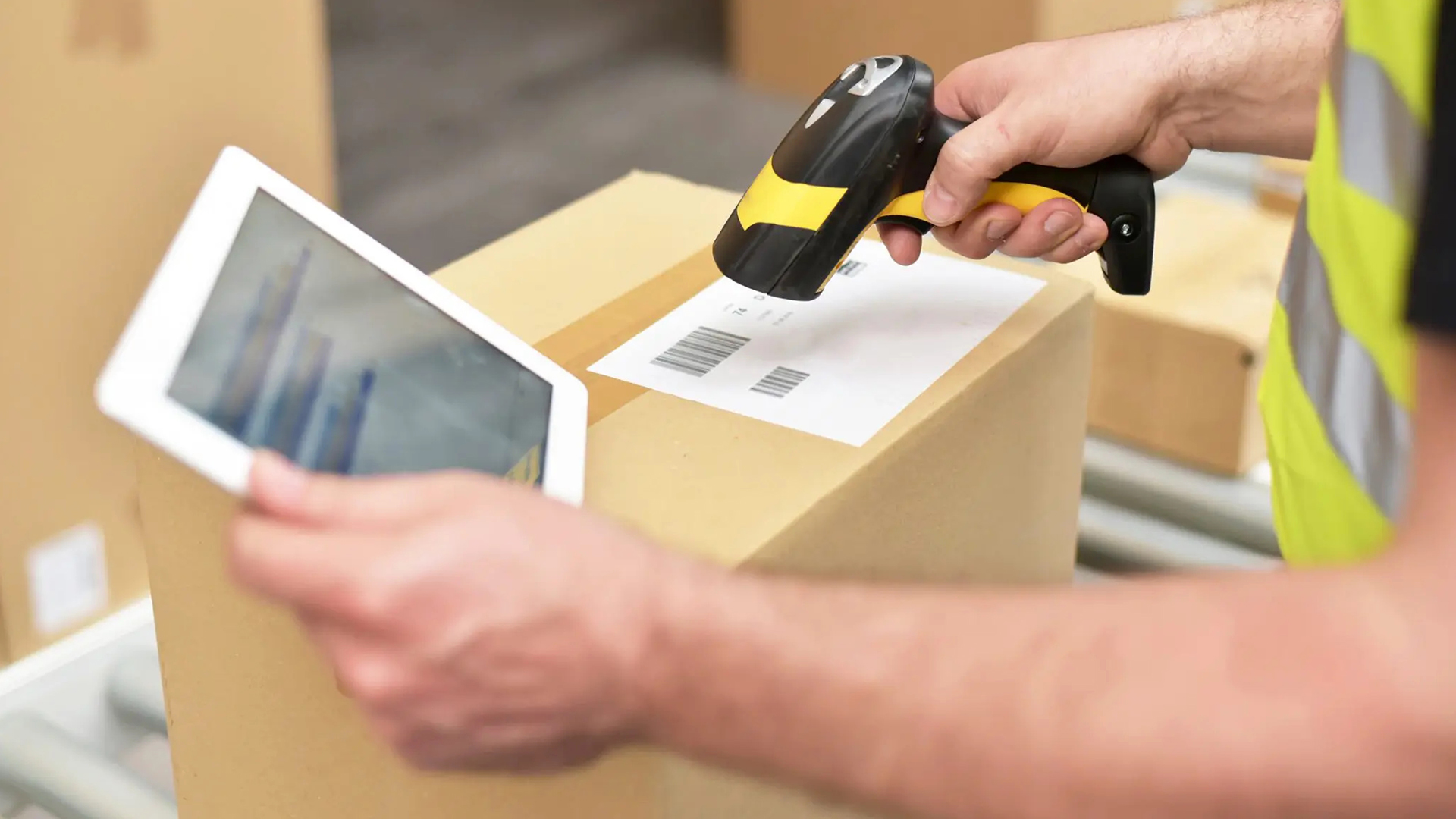 JAC genuine spare parts are beeing packed for customer in the JAC warehouse